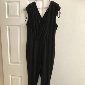 Black jumpsuit w/pockets